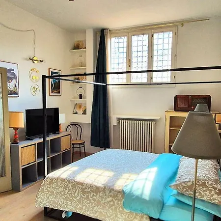 Bologna's Old Town Nouveau & Deco Apartment