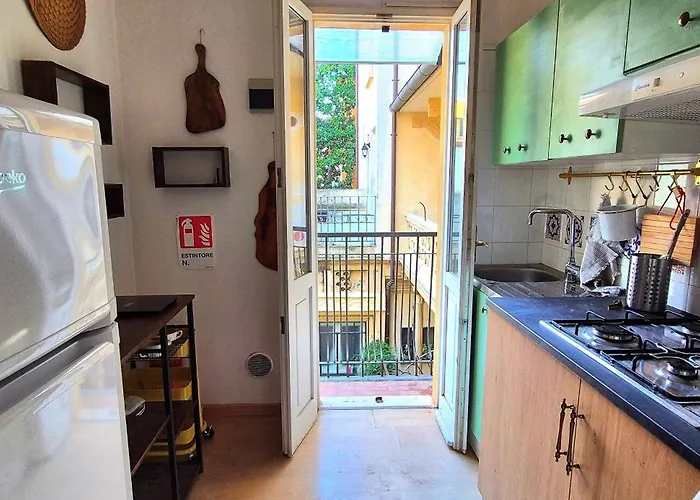 Bologna's Old Town Nouveau & Deco 公寓 *