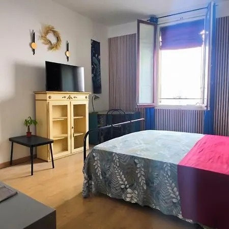 Bologna's Old Town Nouveau & Deco Apartment