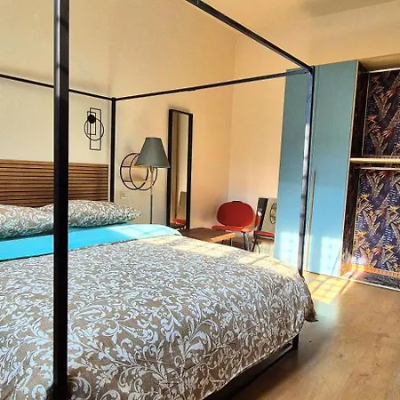 Bologna's Old Town Nouveau & Deco Lejlighed