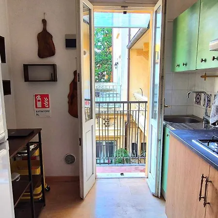 Bologna's Old Town Nouveau & Deco Apartment *