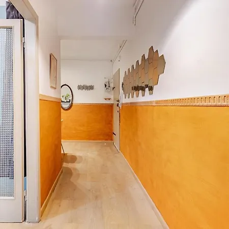 Bologna's Old Town Nouveau & Deco Apartment *