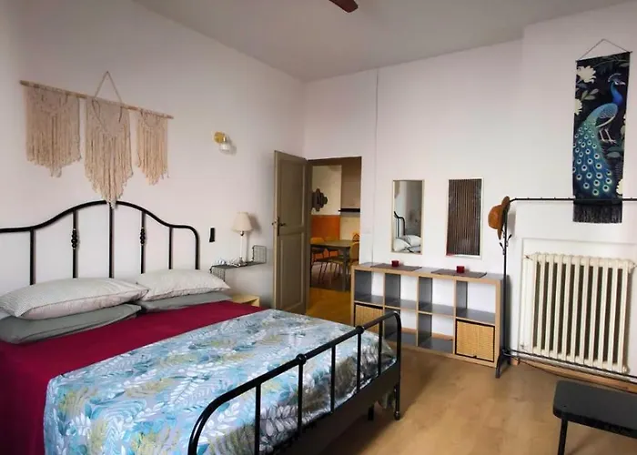 Bologna's Old Town Nouveau & Deco Apartment