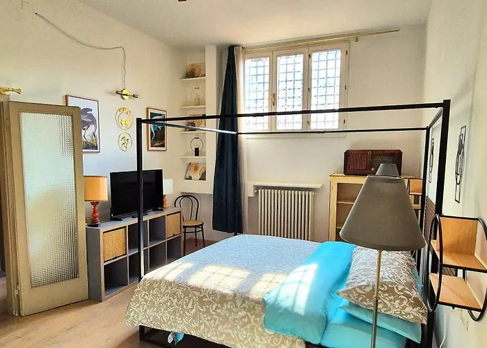 Bologna's Old Town Nouveau & Deco Apartment