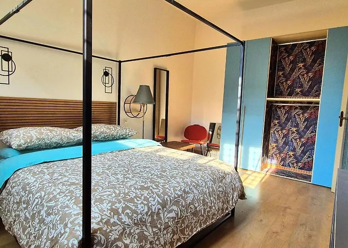 Bologna's Old Town Nouveau & Deco Apartment