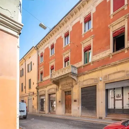 Bologna's Old Town Nouveau & Deco Boloňa